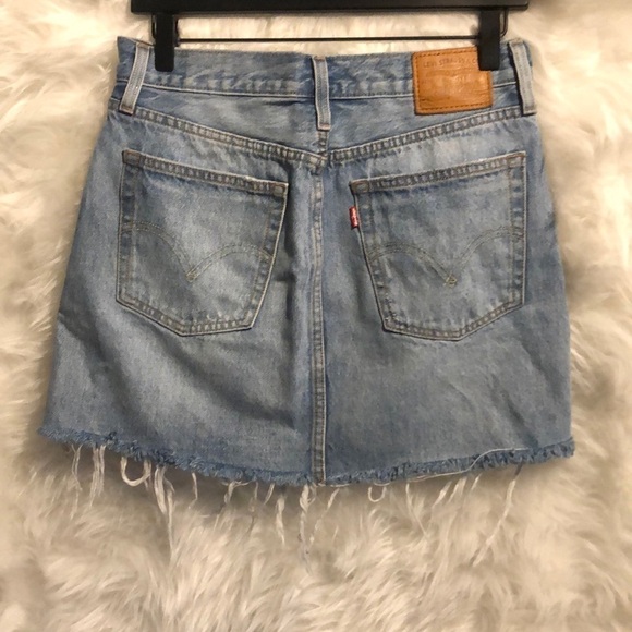 Levi’s Light Wash Deconstructed Mini Skirt Size 27 - Picture 5 of 8